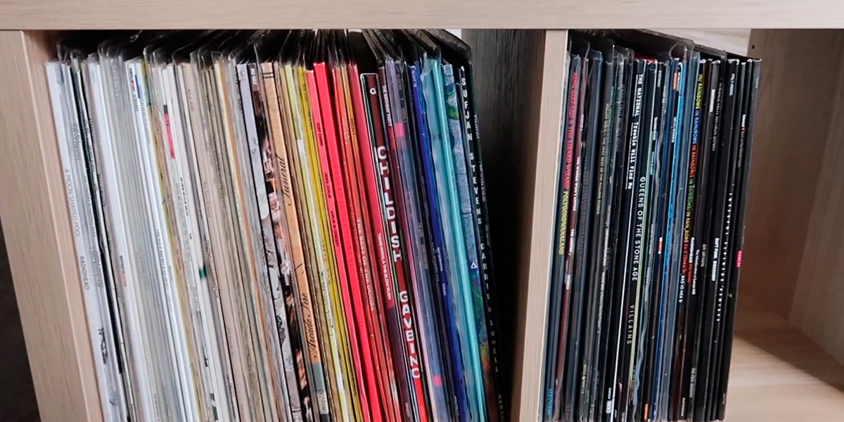 Storing vinyl records