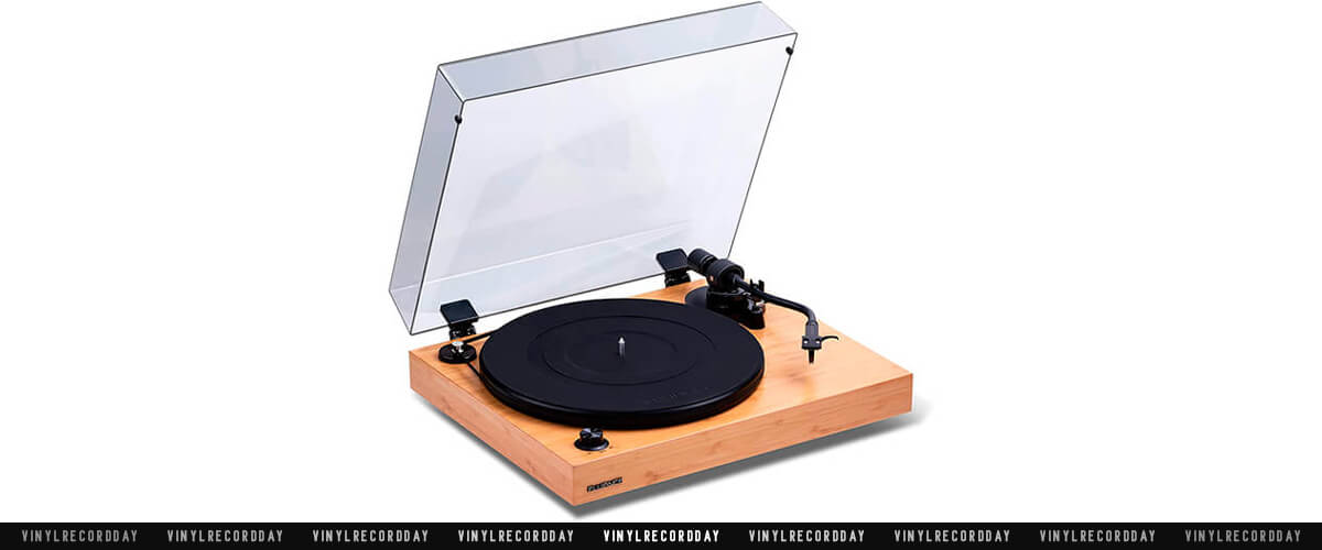 best turntable under $300 Fluance RT82