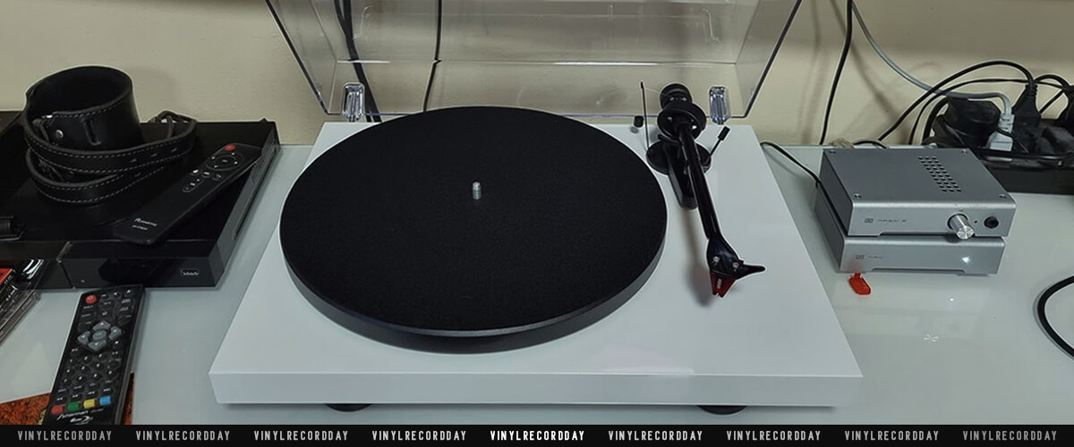 Pro-Ject Debut Carbon EVO photo