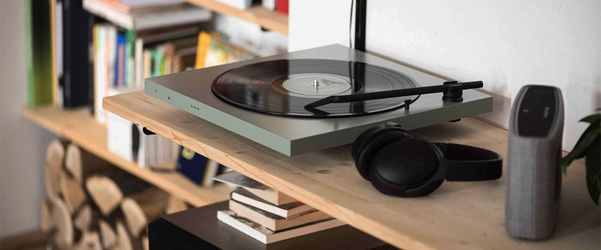 method 1: Connecting a traditional turntable to a Bluetooth speaker