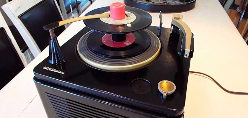 Can you play 45s on a regular record player