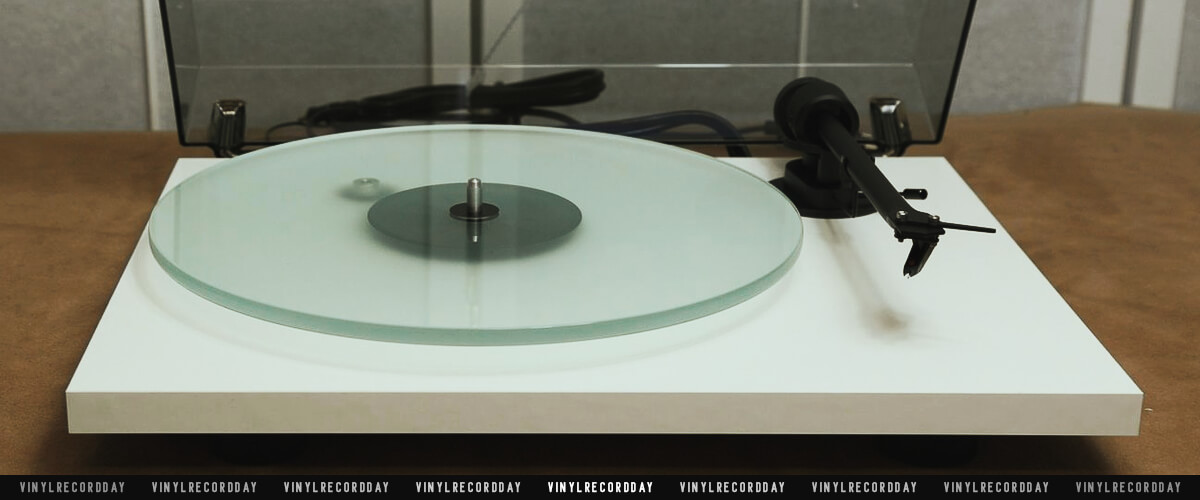 Pro-Ject T1 front view with open cap