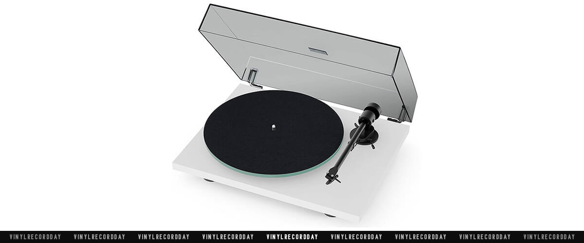 Pro-Ject T1 front view