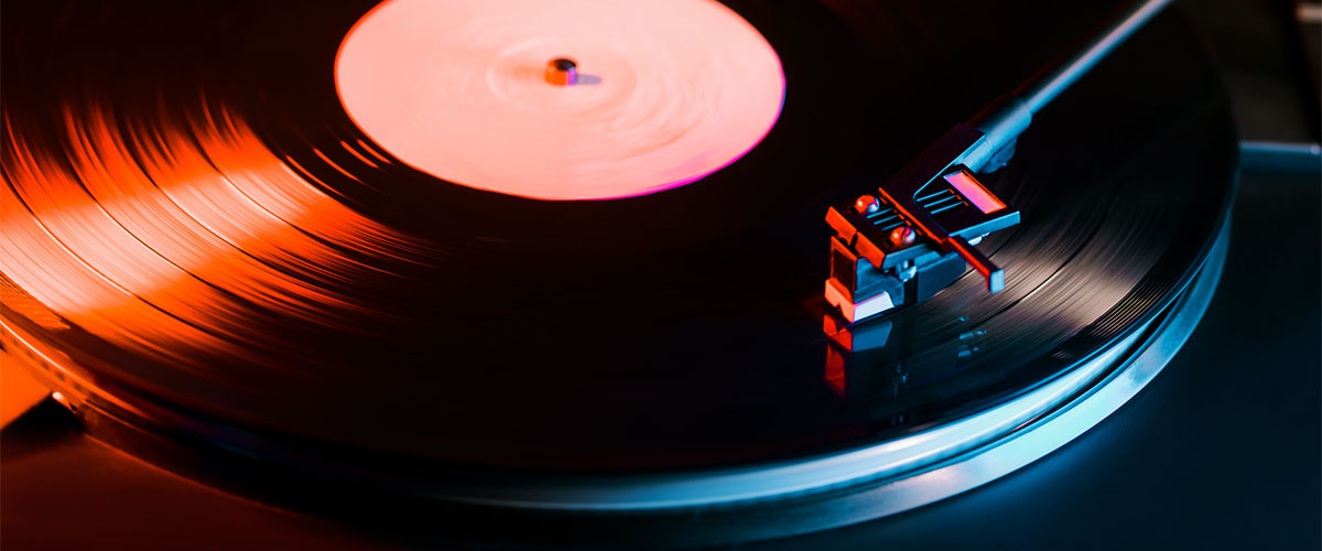 needle on turntable