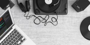 How To Use Headphones With a Turntable