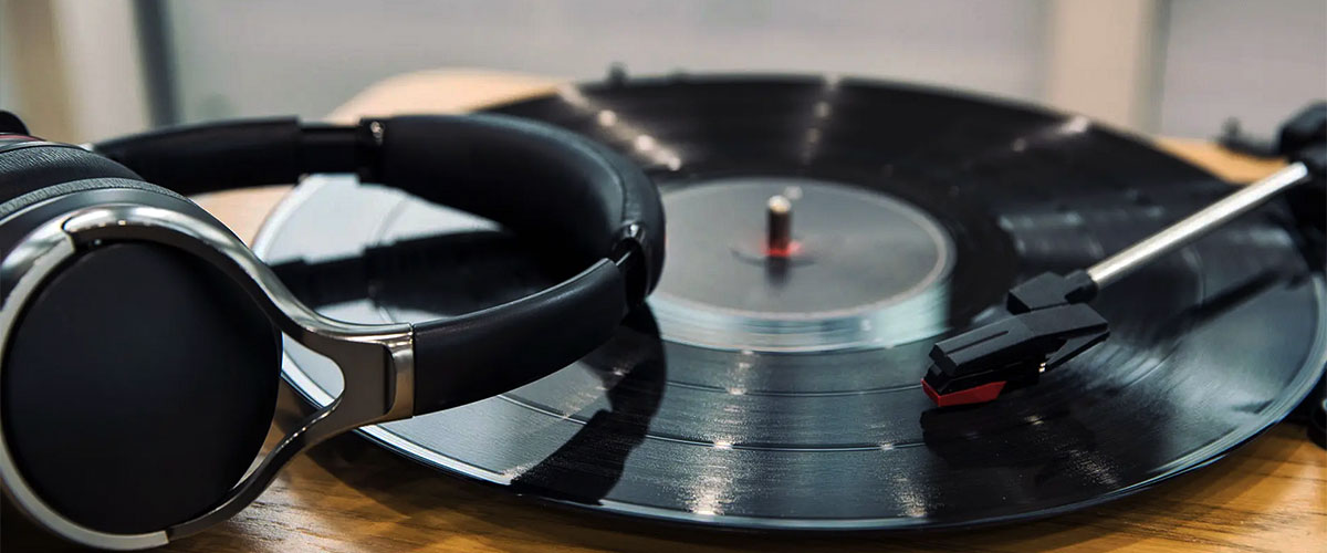 turntables with built-in preamplifiers