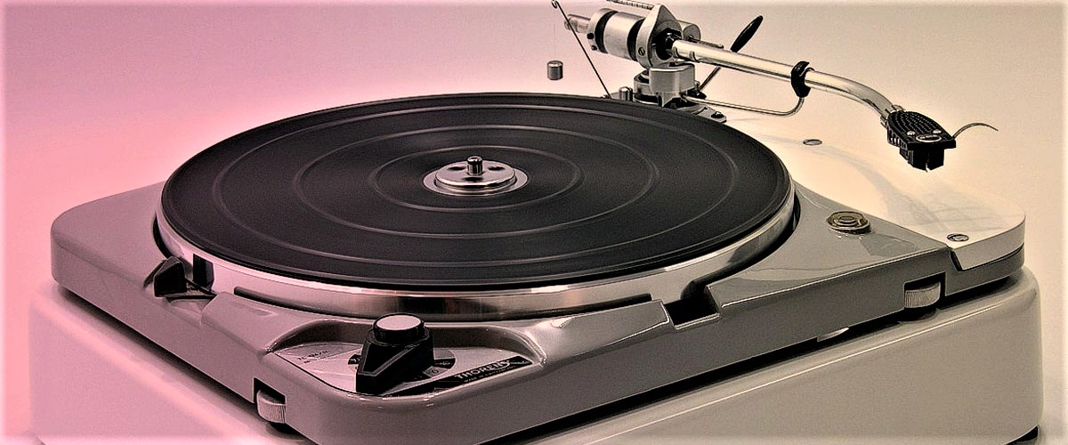 A manual turntable