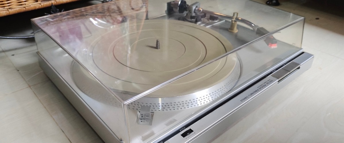 Using a semi automatic turntable