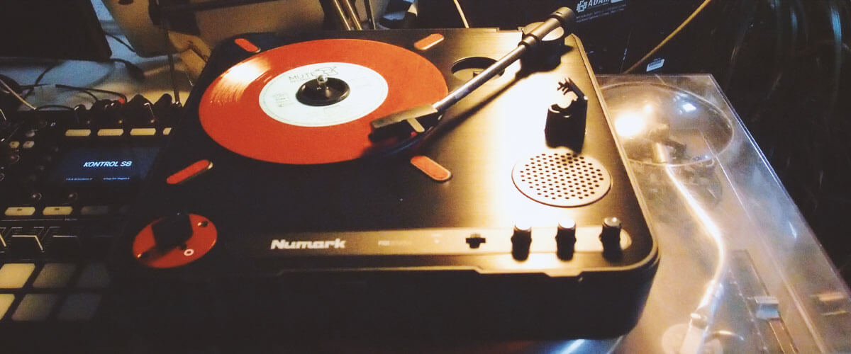 Best Turntables Under $200 [Entry Level Record Players]