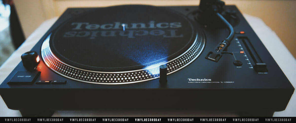 Technics SL-1200MK7 photo