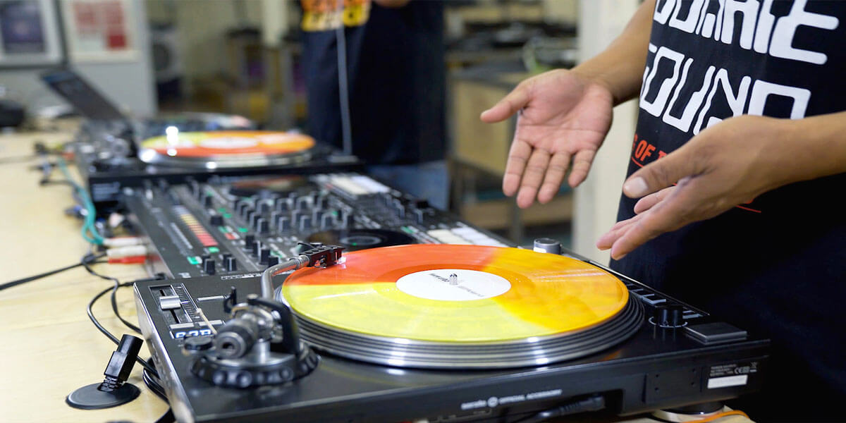 how to DJ with vinyl