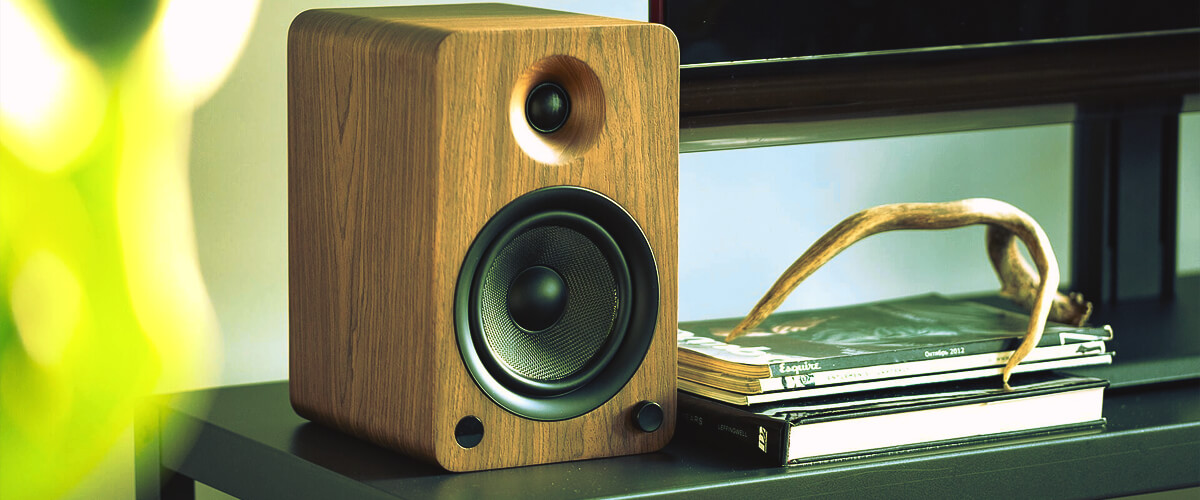 key factors to consider when selecting powered speakers for turntables