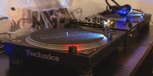 Best Turntable for DJ
