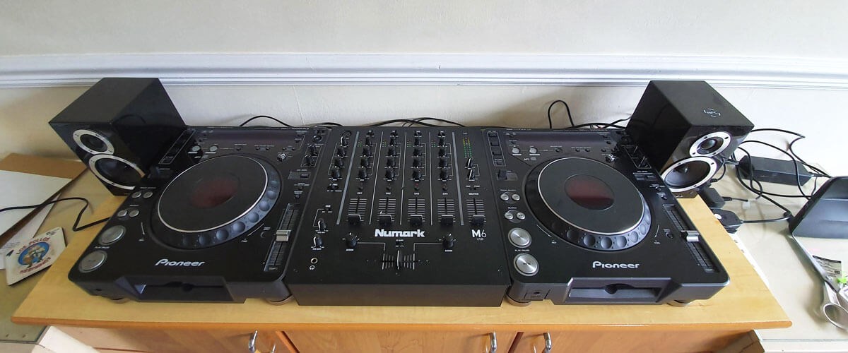 essential DJ mixer features for beginners