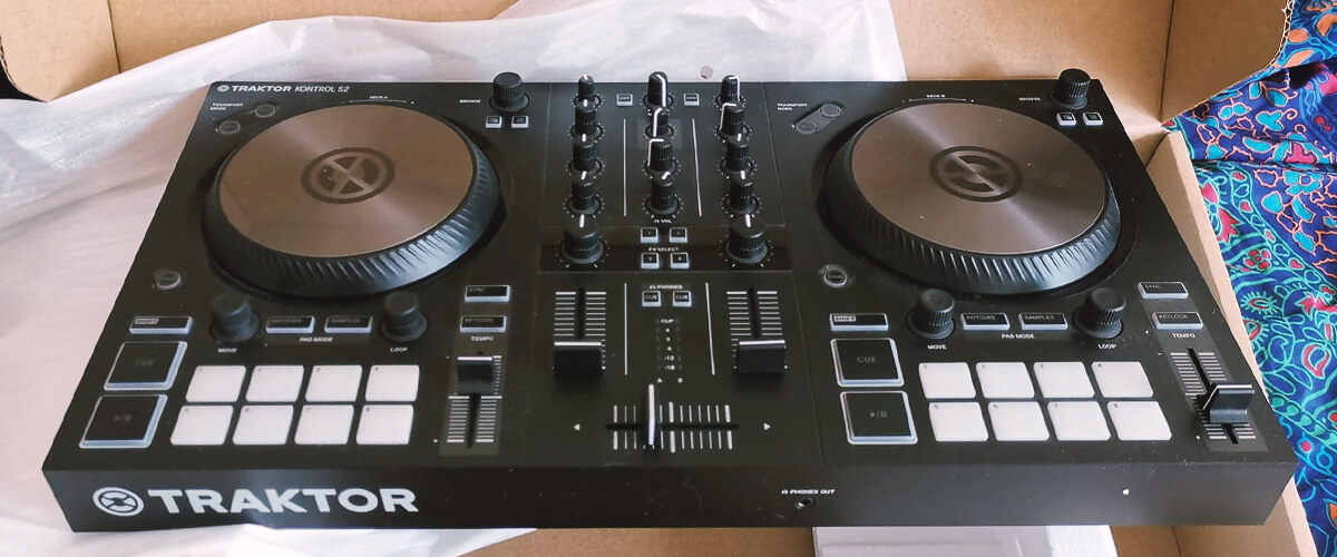 what to look for in a beginner DJ controller?